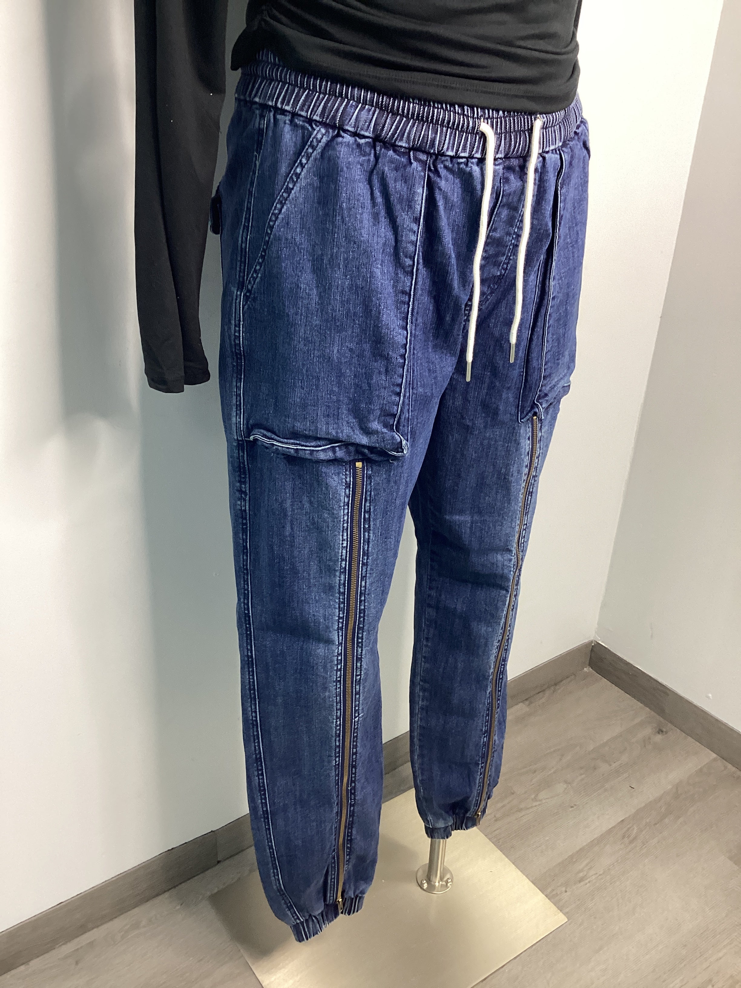 Curvy- High Wasted Jogger With Zipper - Closet Space