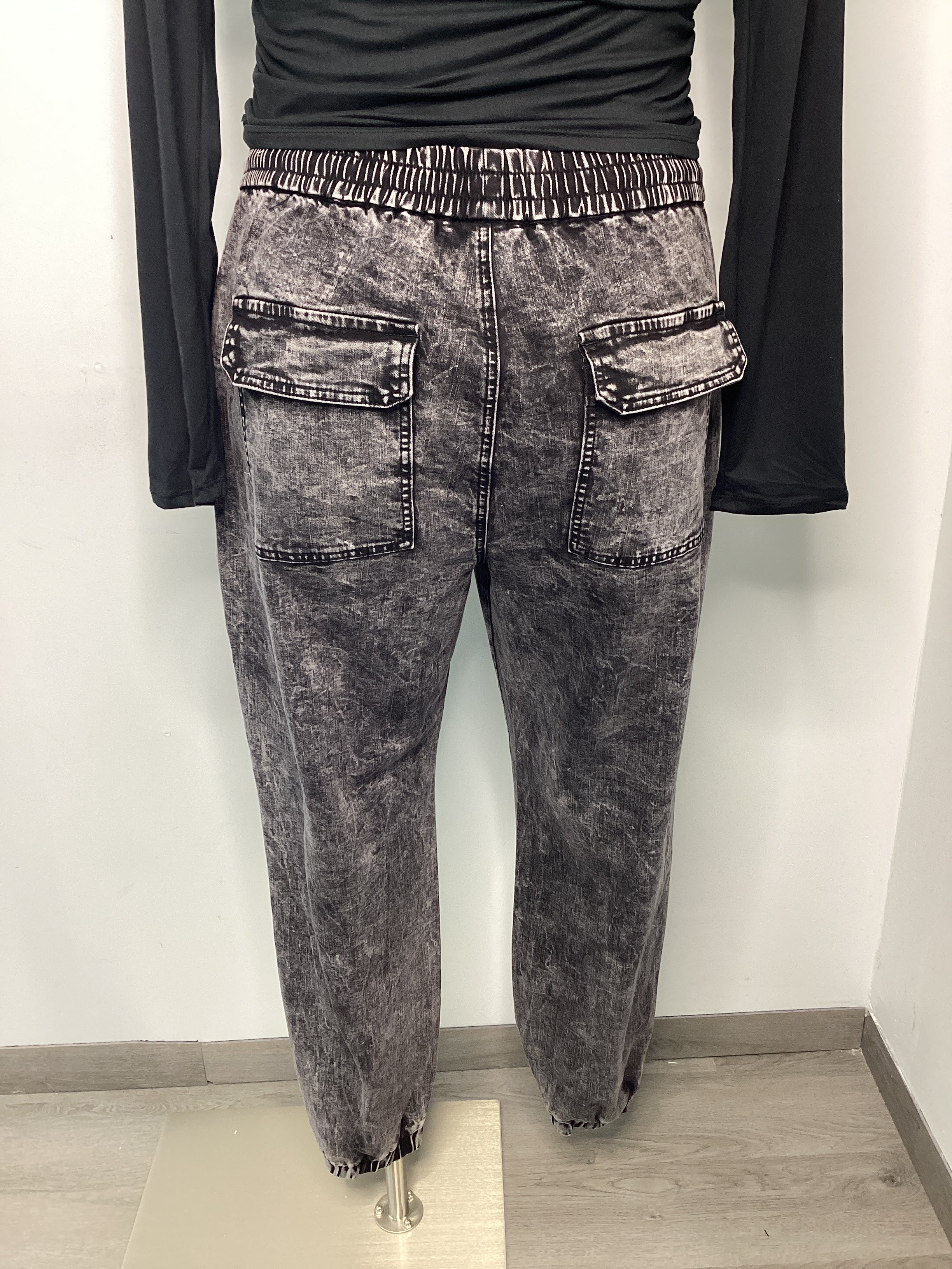 Curvy- High Wasted Jogger With Zipper - Closet Space