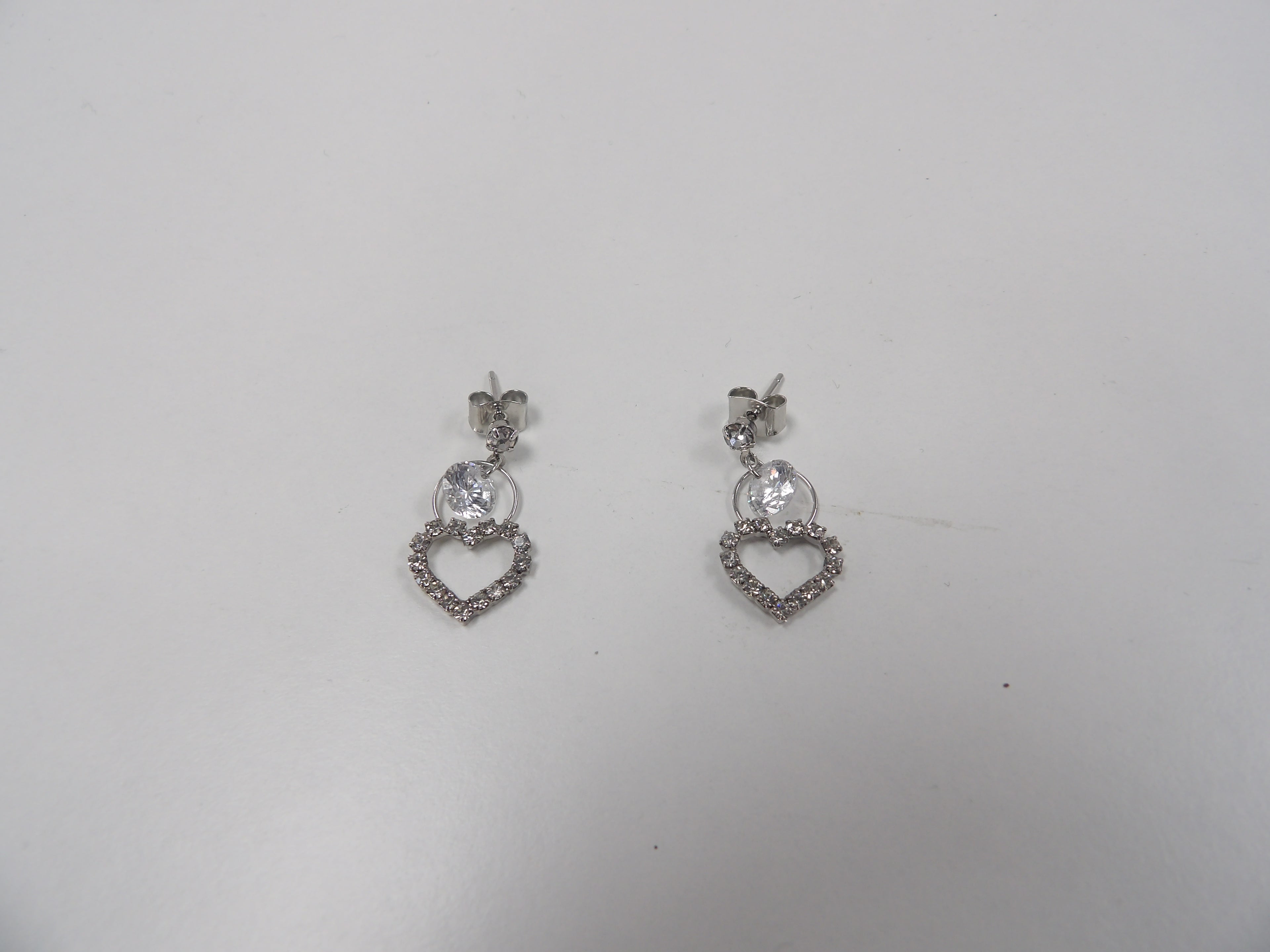 Loves In The Air Heart Earrings - Closet Space