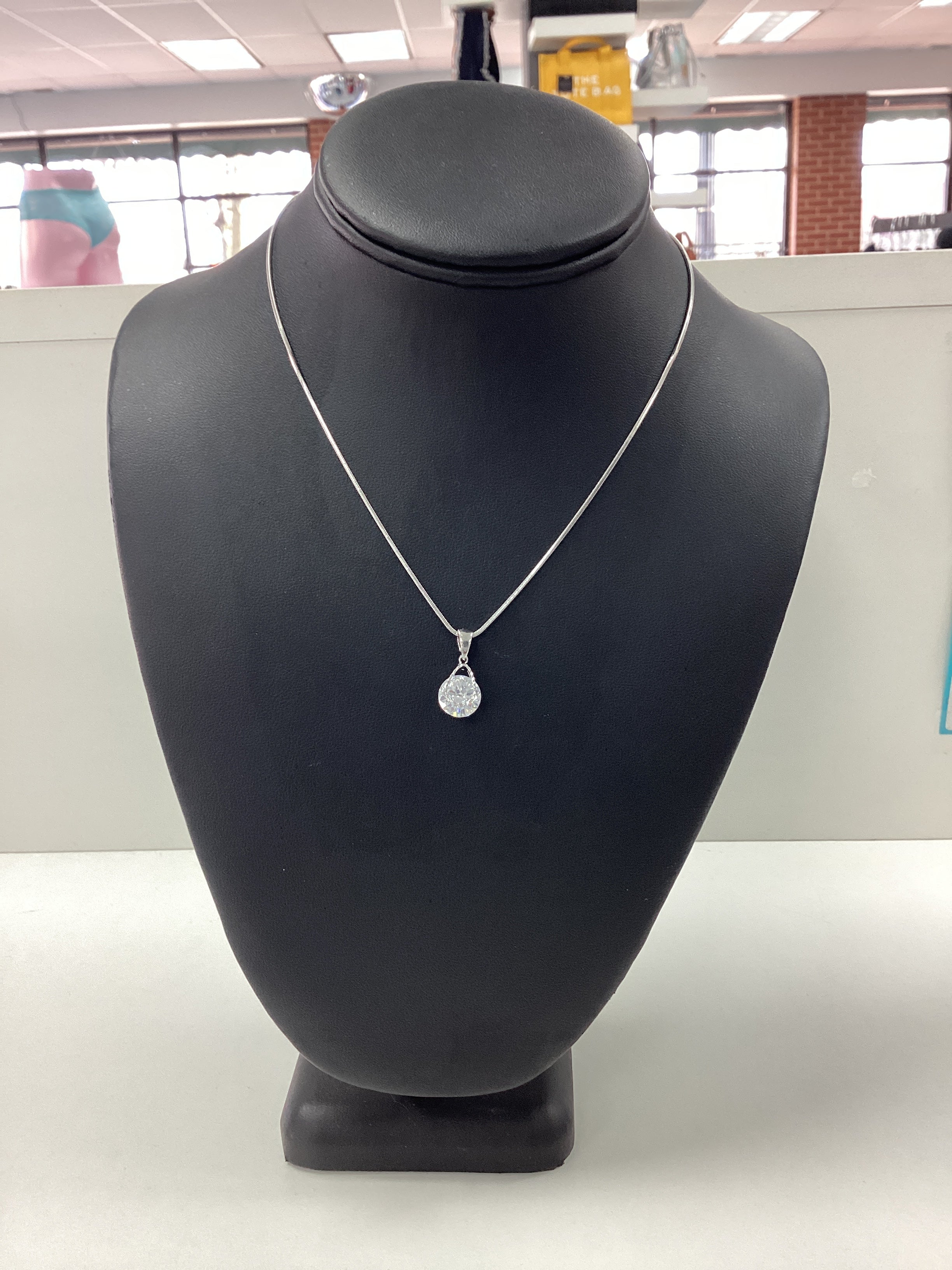Elegant Teardrop Diamond Necklace - Closet Space