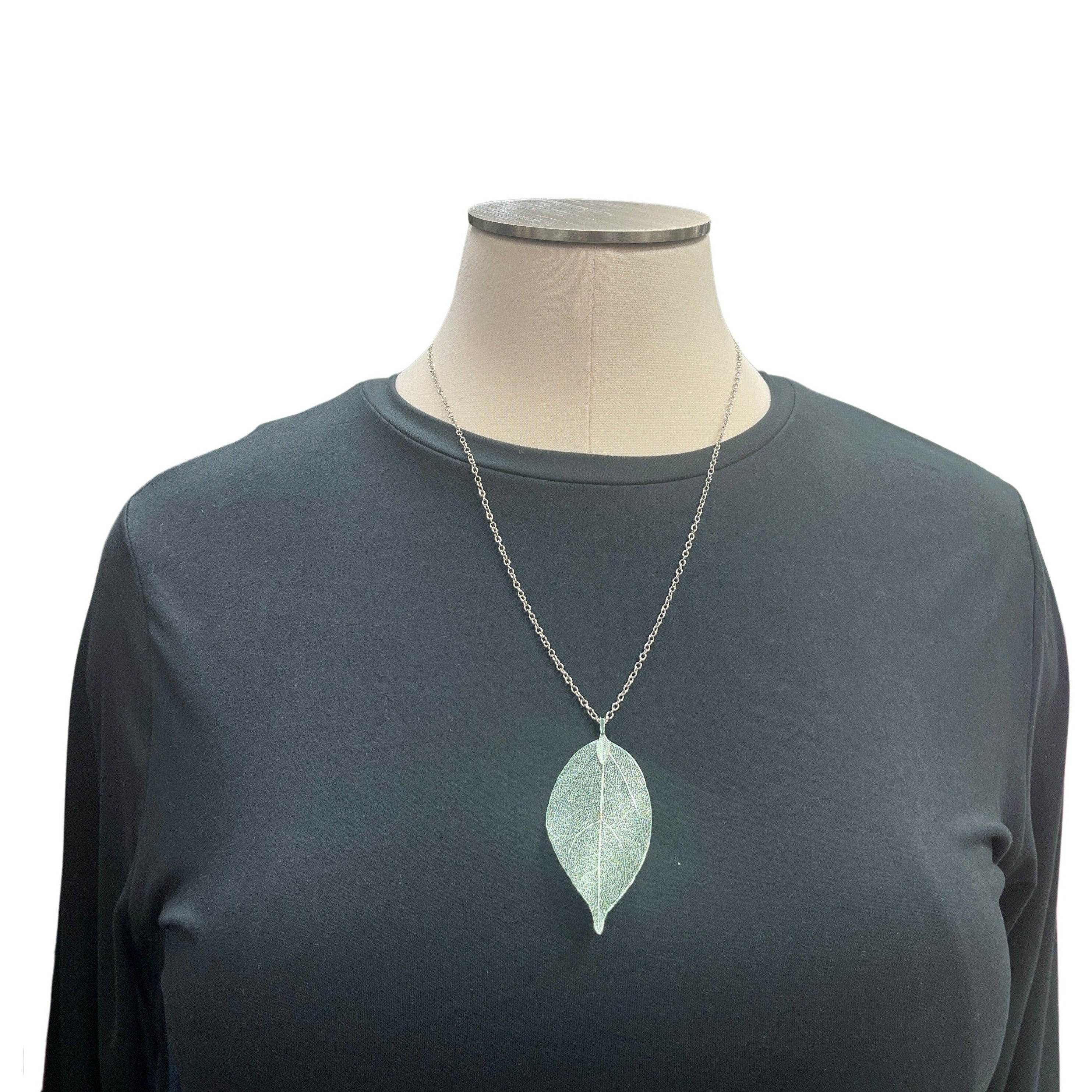 Dangling Leaf Necklace - Closet Space