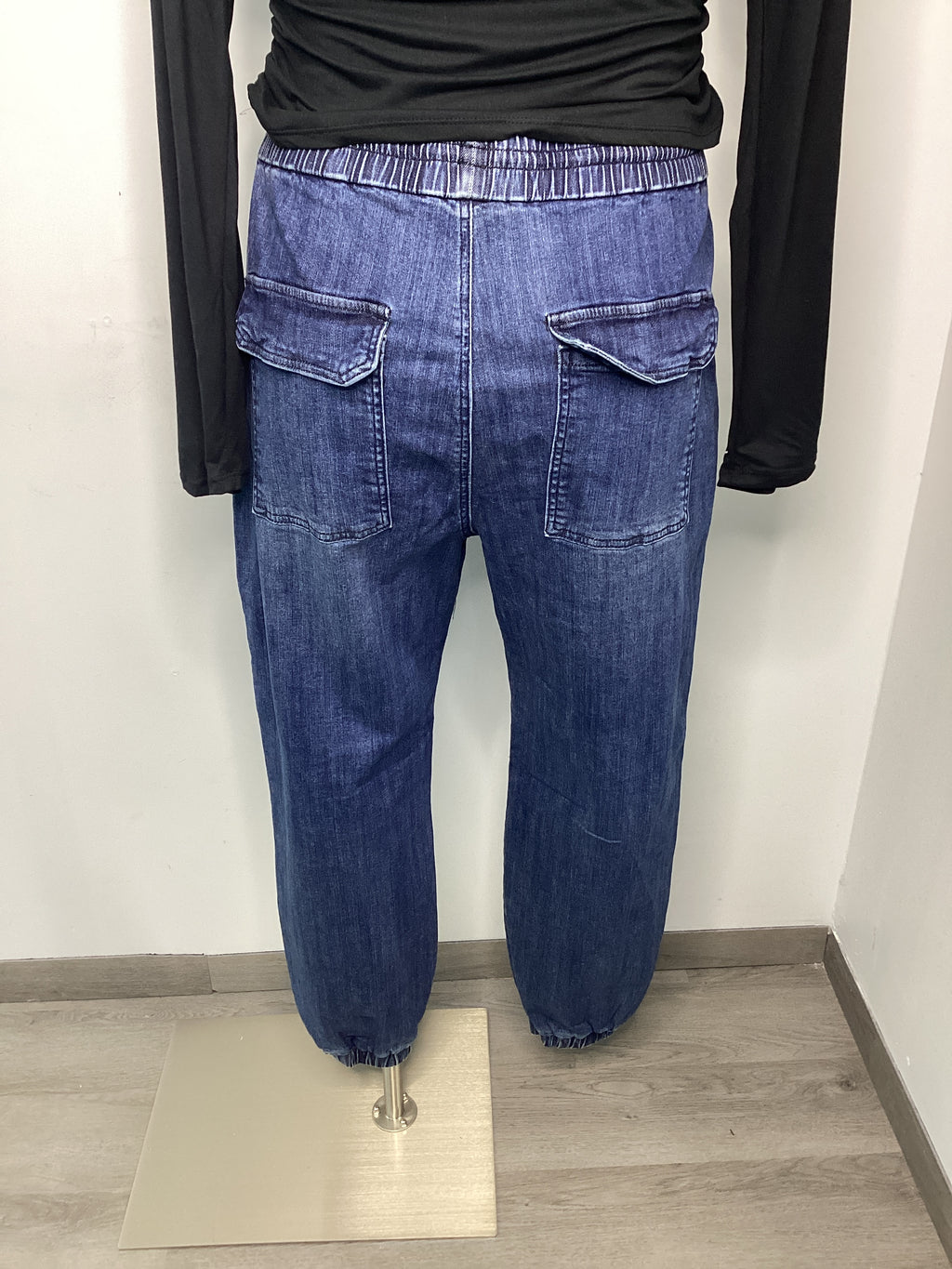 Curvy- High Wasted Jogger With Zipper - Closet Space