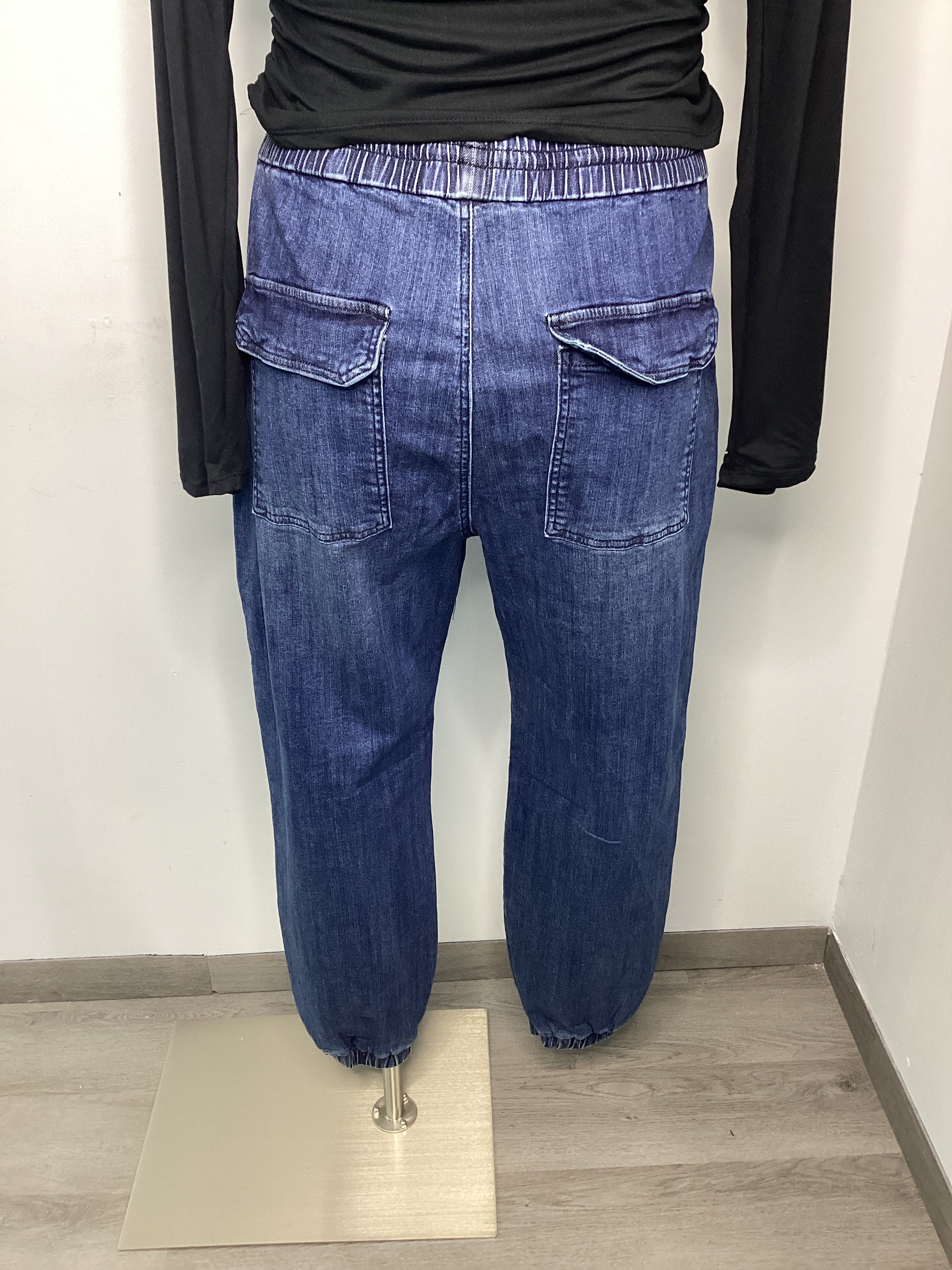 Curvy- High Wasted Jogger With Zipper - Closet Space