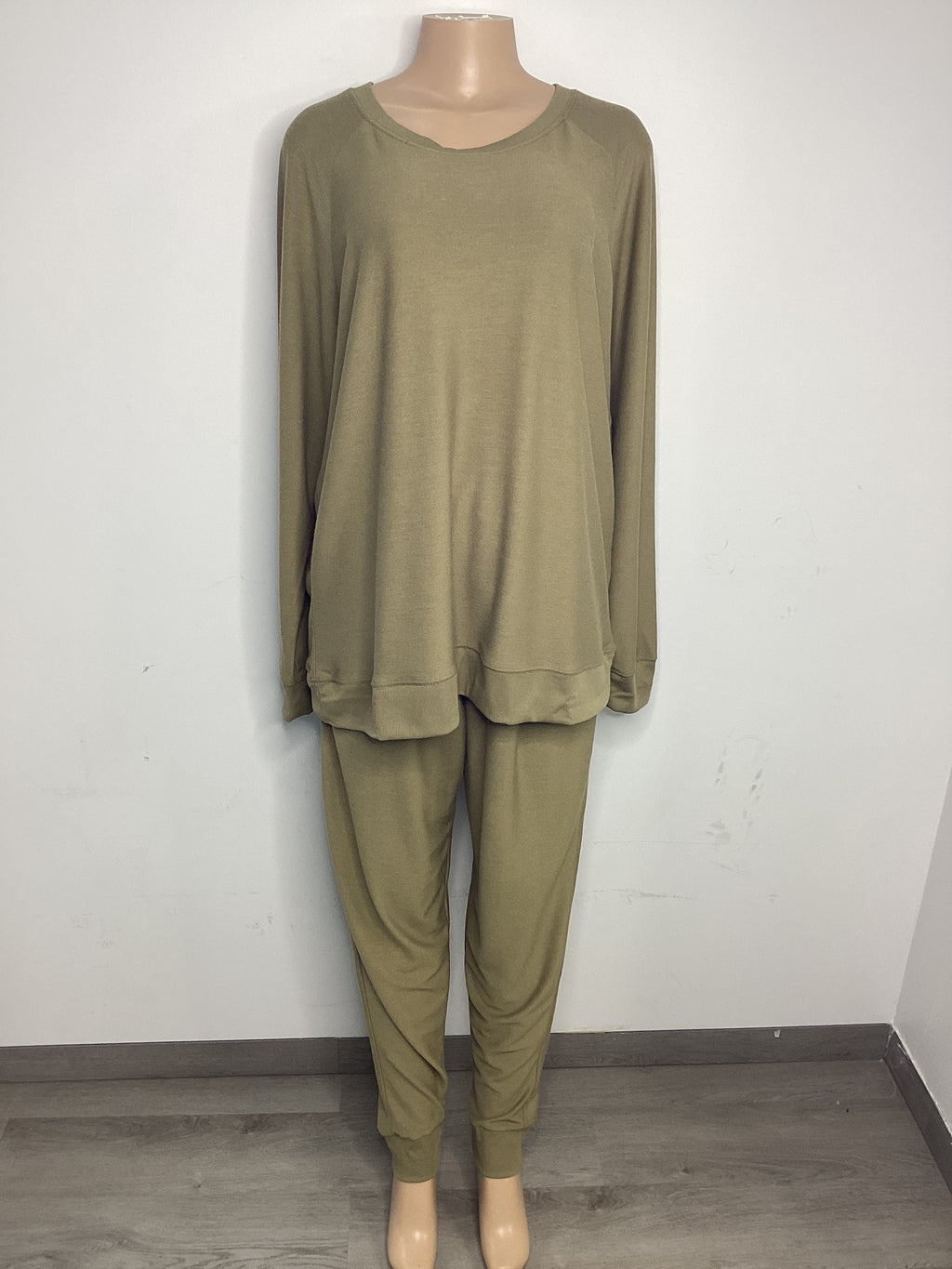 Curvy - Frech Terry Top & Jogger Set - Closet Space