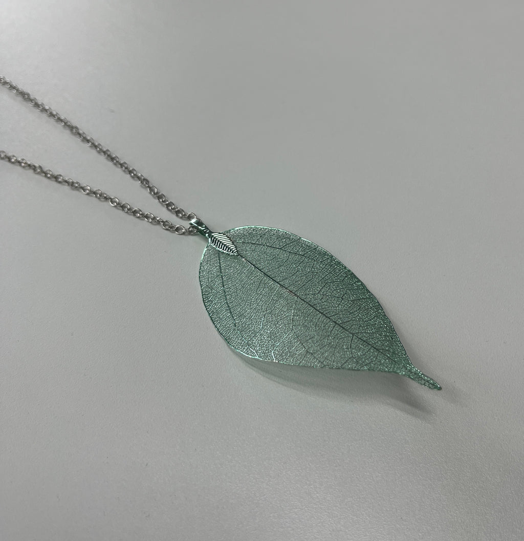 Dangling Leaf Necklace - Closet Space