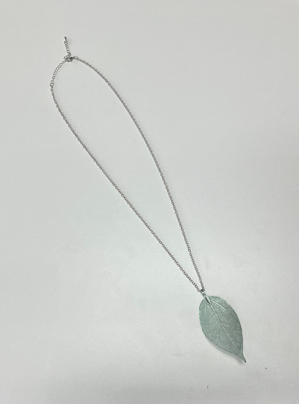 Dangling Leaf Necklace - Closet Space