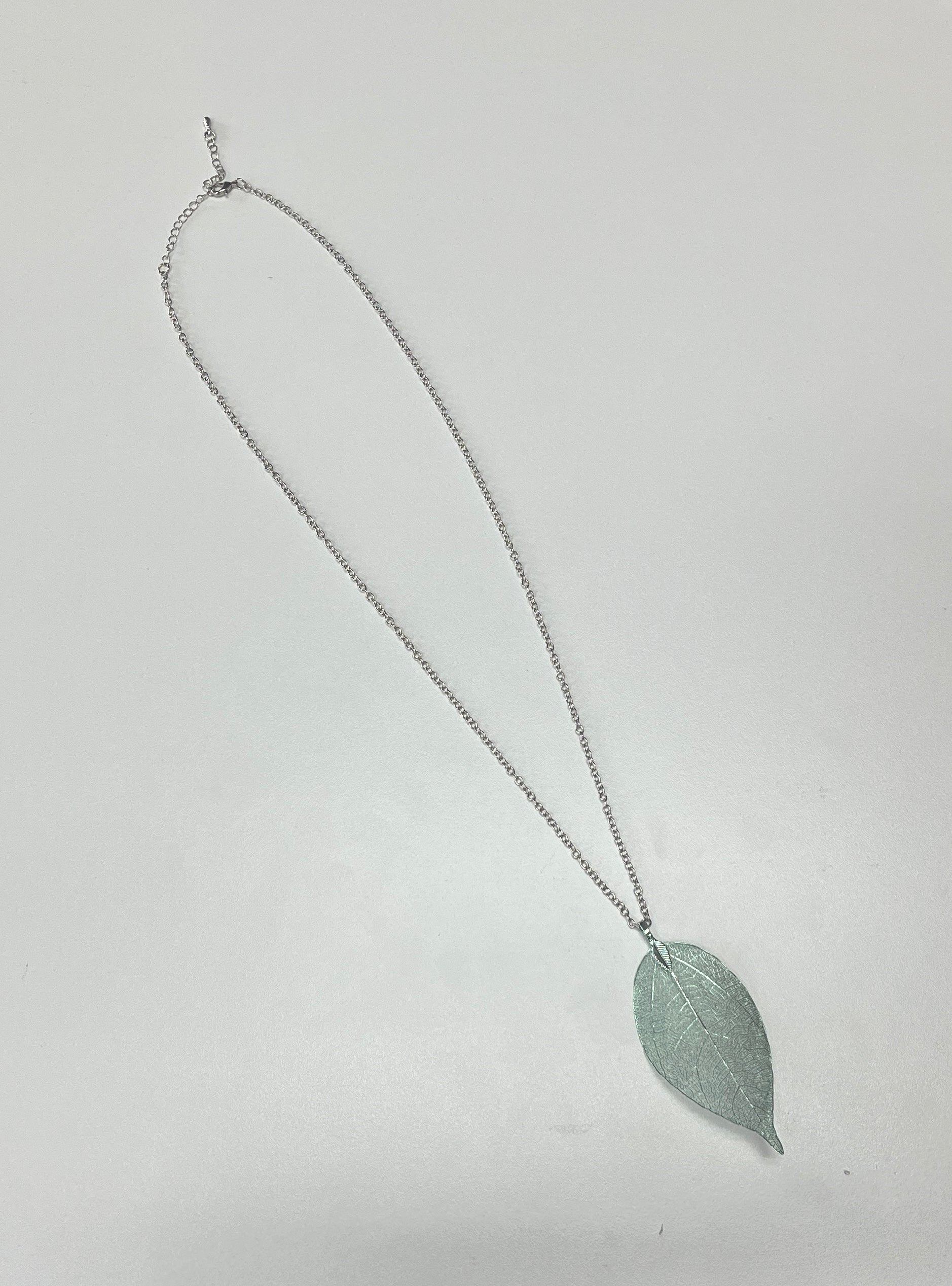 Dangling Leaf Necklace - Closet Space