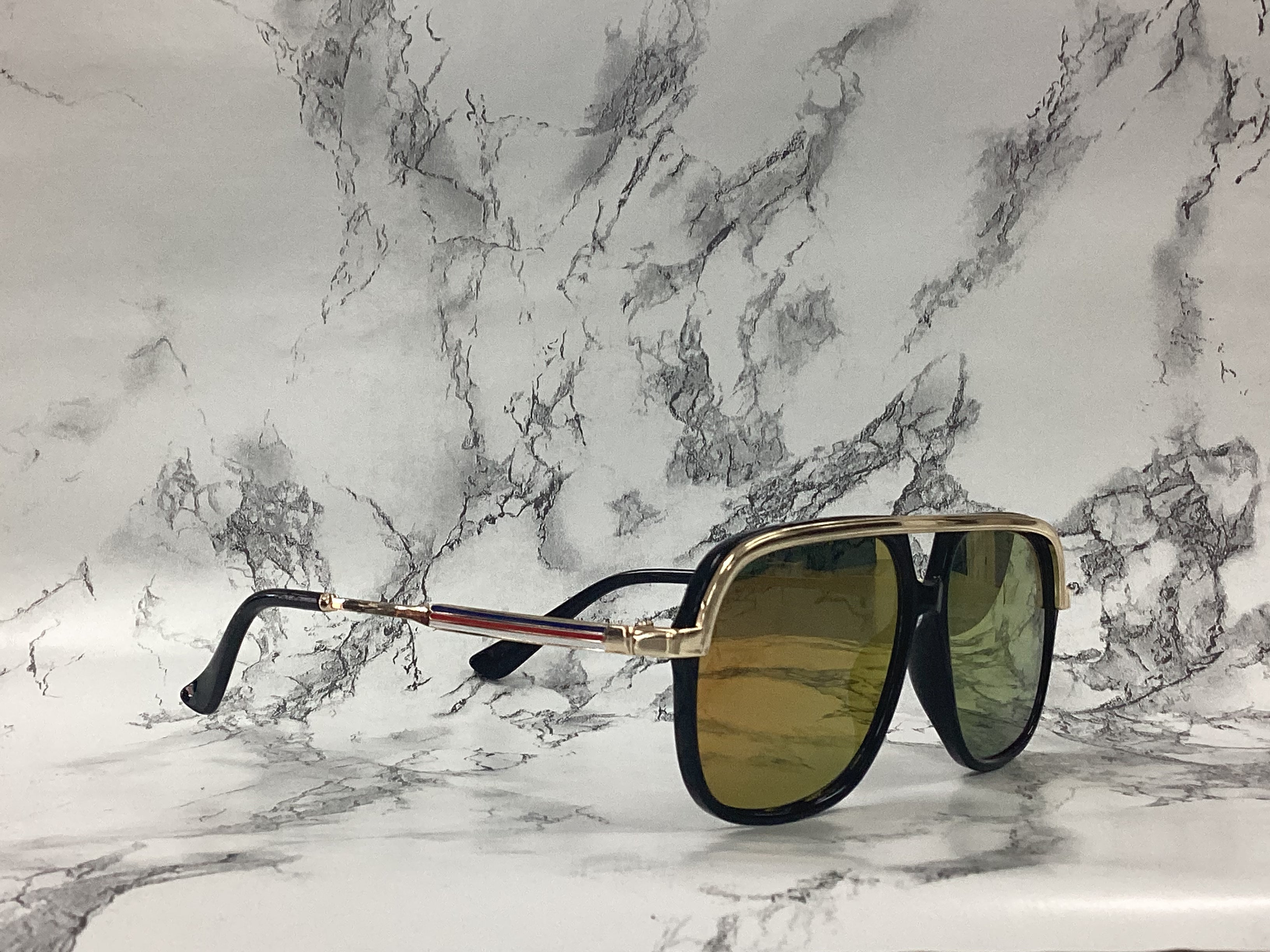 Aviator Gold Trim Sunglasses - Closet Space