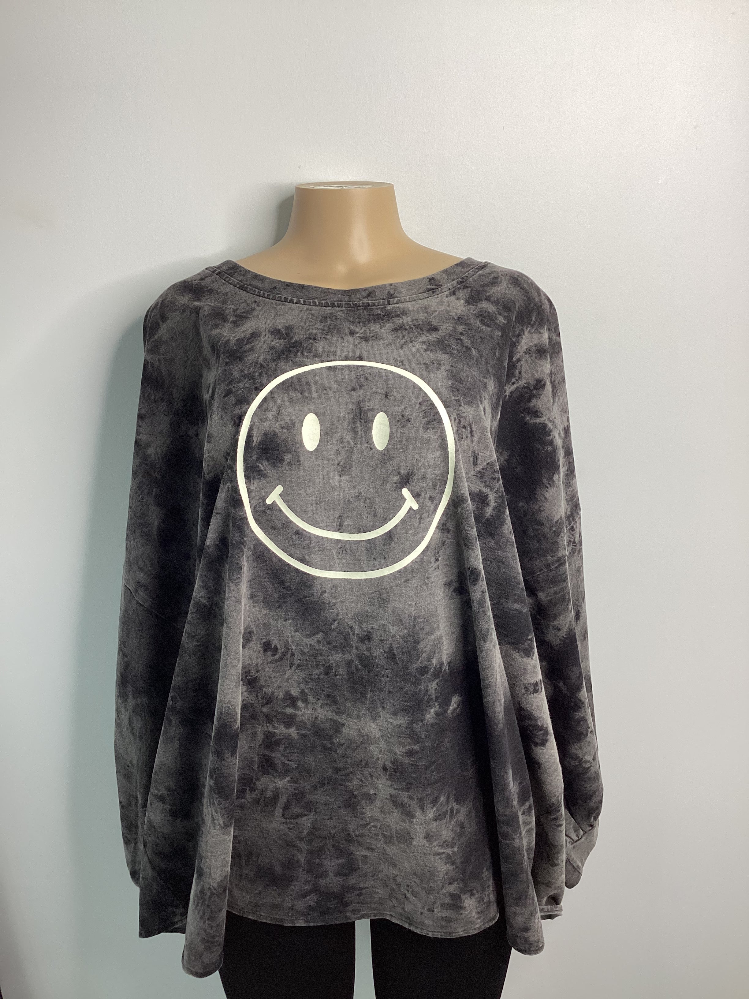 Curvy - Smiley Long Sleeve Top - Closet Space