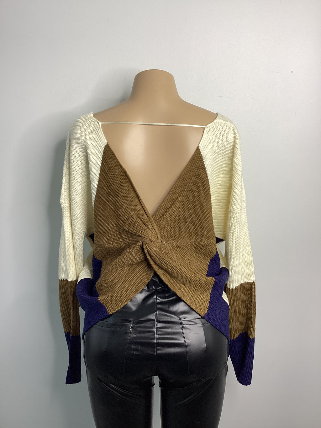 Twist Back Color Block Fashion Sweater - Closet Space