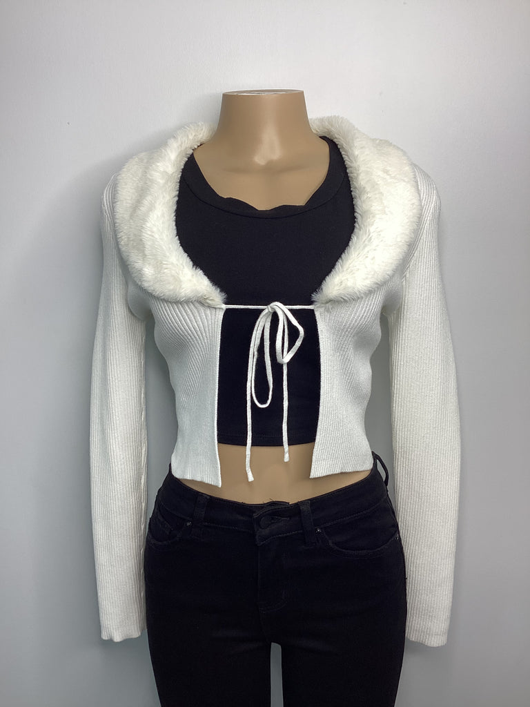 Ribbed Knit Cropped Cardigan With Fur Collar - Closet Space