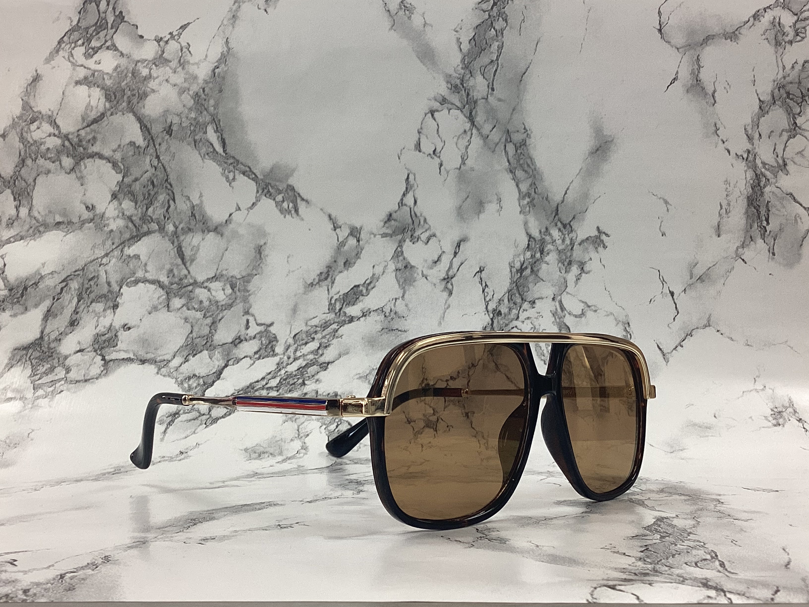 Aviator Gold Trim Sunglasses - Closet Space
