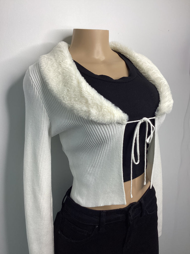 Ribbed Knit Cropped Cardigan With Fur Collar - Closet Space