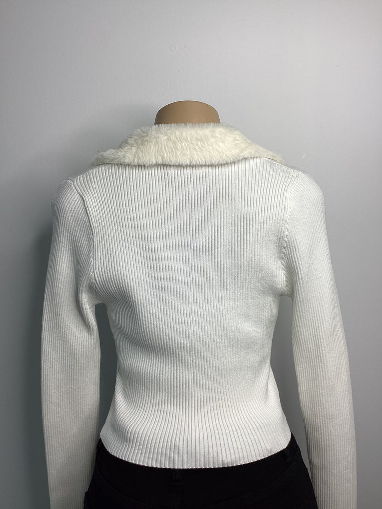 Ribbed Knit Cropped Cardigan With Fur Collar - Closet Space