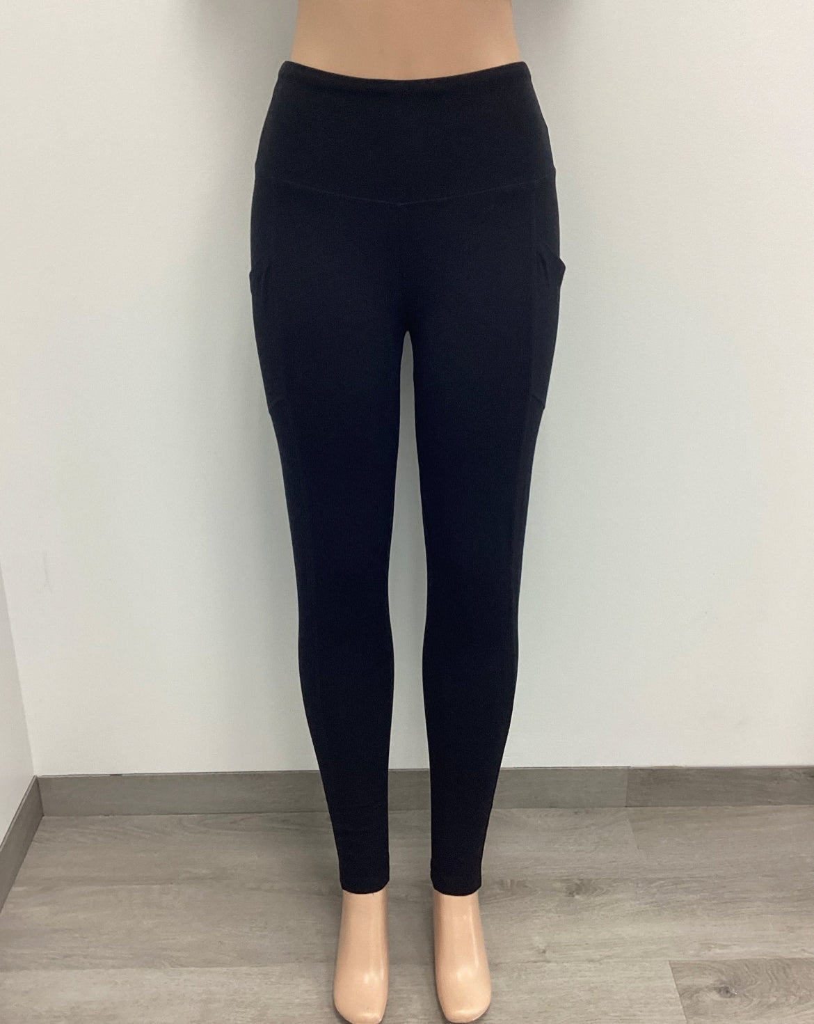 Black Leggings With Pockets - Closet Space