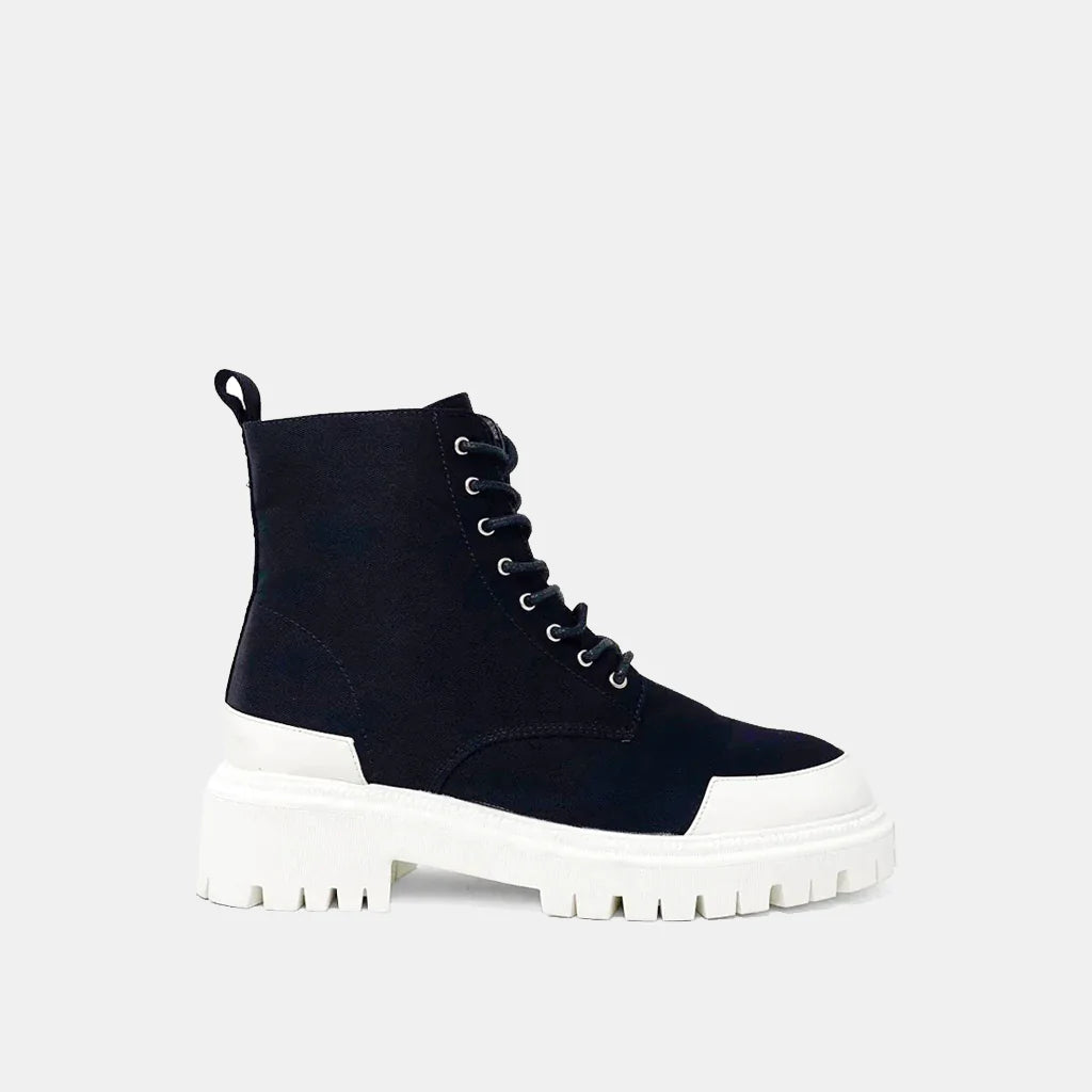 Yesenia Ankle Boots - Black - Closet Space